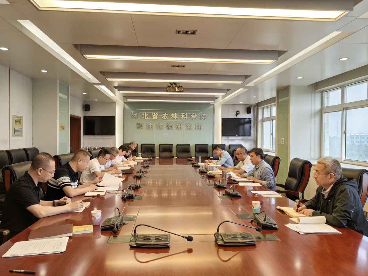 我所党总支学习中心组组织召开主题教育专题学习会