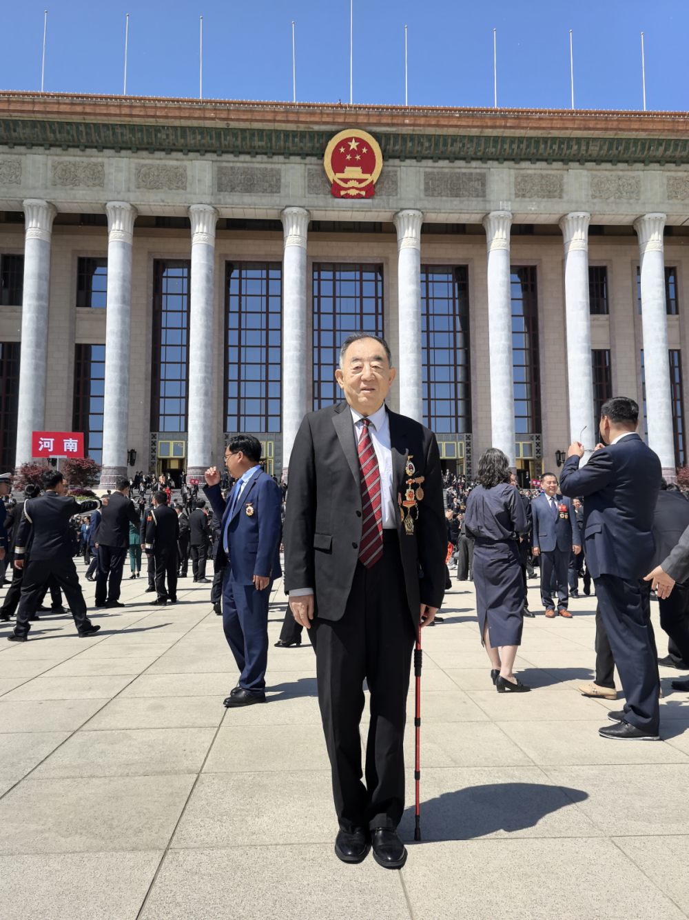 我所全国先进工作者获得者张孟臣研究员参加“庆祝中华全国总工会成立100周年暨全国劳动模范和先进工作者表彰大会”